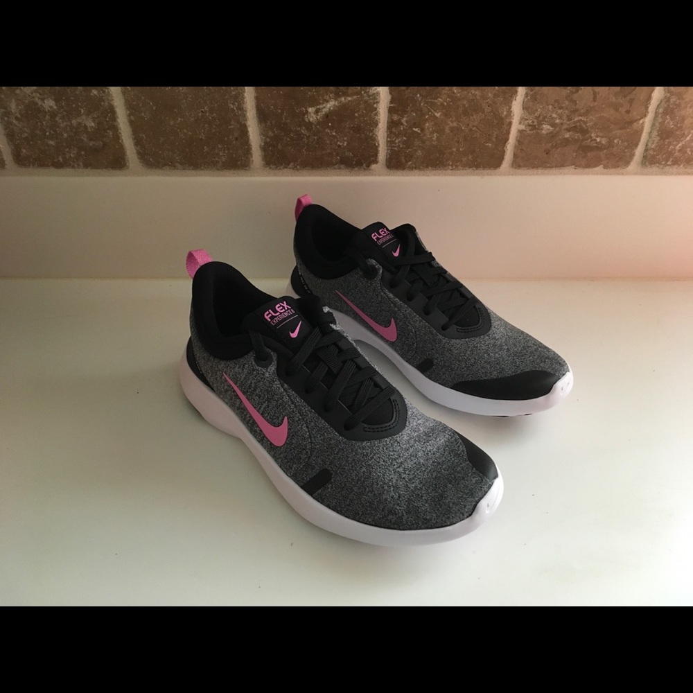 Women’s Nike flex experience Run 8